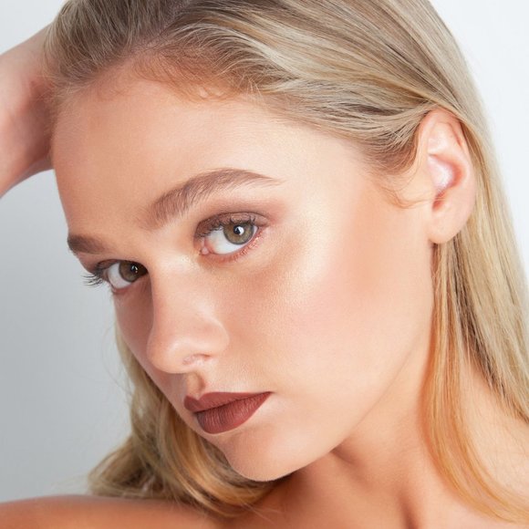 theBalm: The Lou-Manizer'sQuad Highlight Palette - Picture 6 of 6